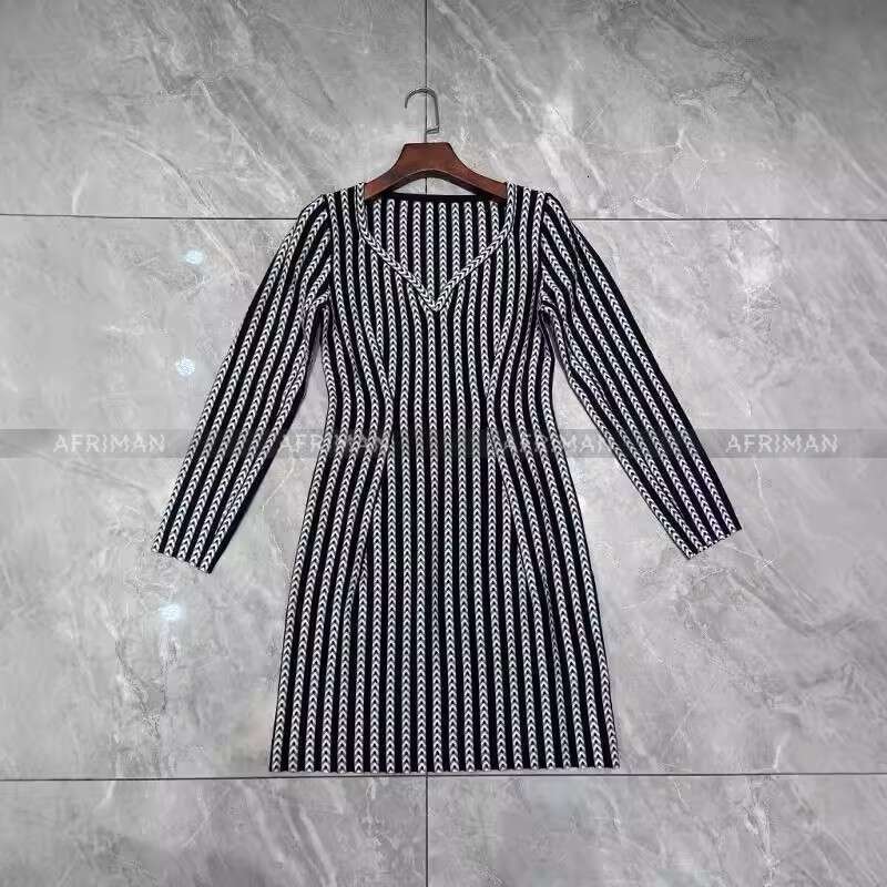 Women Slim Slimming Vertical Striped V-Neck Long Sleeved Knitted Dress