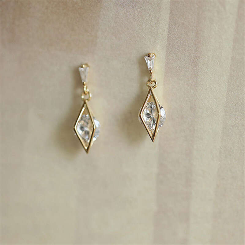 Sterg Sier Korean Dia Hollow Stud Earrings Women Crystal Tassels Light Sexy Party Jewelry Gift