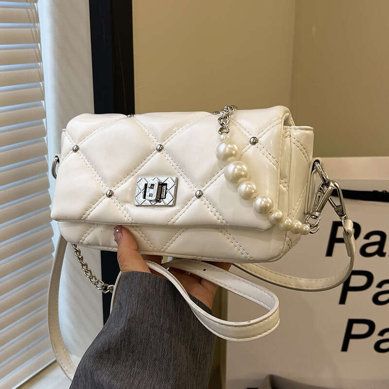 Handheld Pearl Fragrant Style for Women 2024 Summer New Ins Fashion Diamond Grid Chain Small Square Crossbody Bag