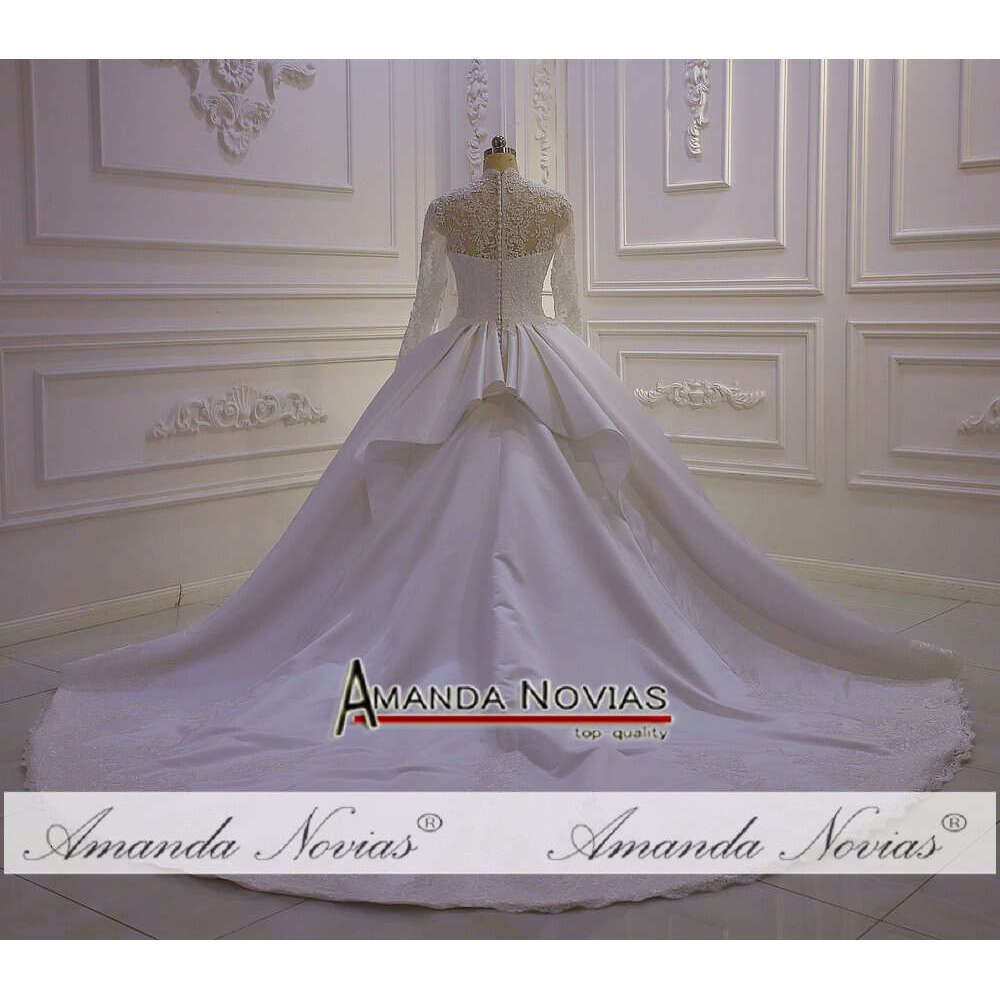 V-neck Long Sleeve Stain Wedding Dress