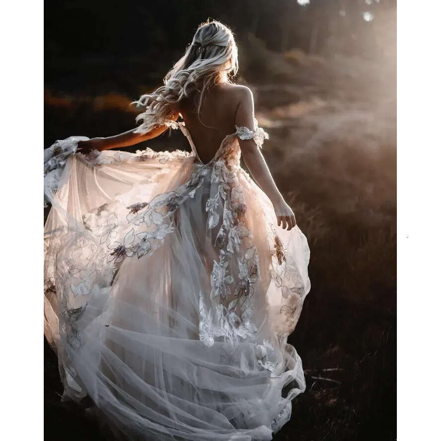 Off Bohemian Shoulder Wedding Dresses Fairy Tulle Skirt Sexy Backless Lace Appliqued Ral Country Outdoor Bride Gowns Custom Made 0515