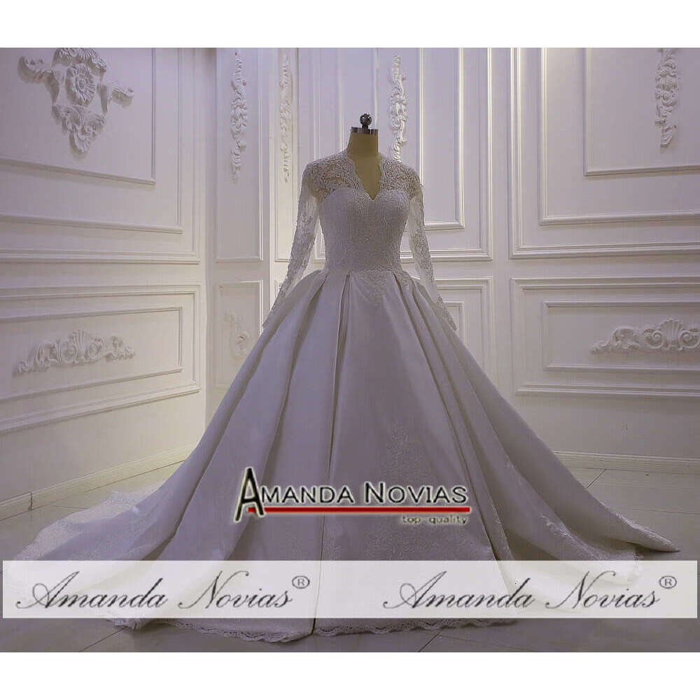 V-neck Long Sleeve Stain Wedding Dress