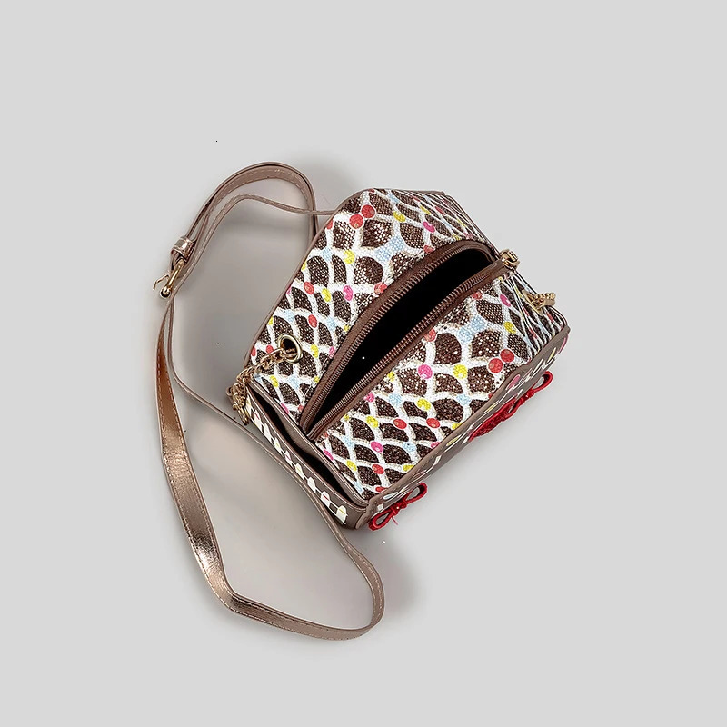 Creative Gingerbread House Shaped Crossbody Bag for Women Love Hearts Bow Deco Rhinestone Shoulder Bags Funny Cute Chains Purses 241025