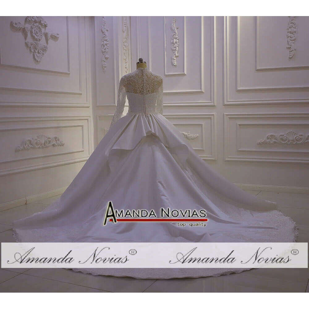 V-neck Long Sleeve Stain Wedding Dress