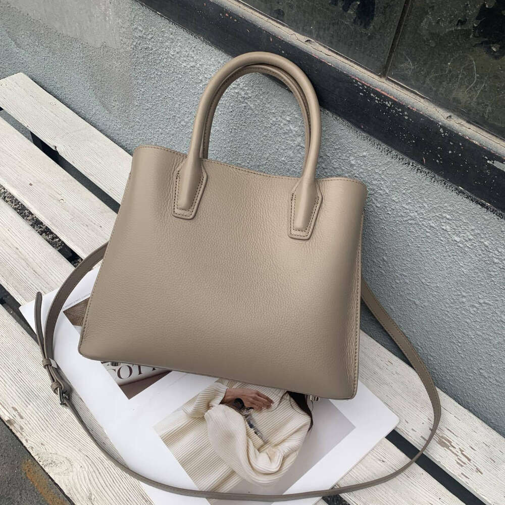 2024 New Stylish Large Capacity Cowskin Tote Coffee Kakhi Color First Layer Cow Leather Women Handbag All-Match Shoulder Bag