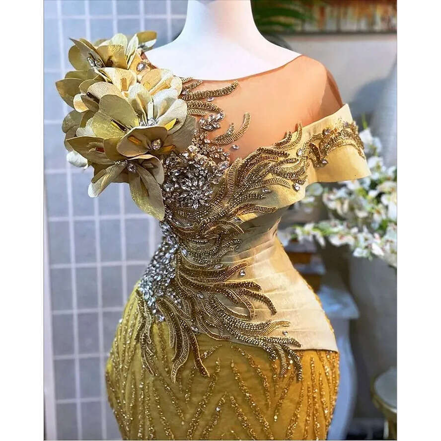 Size Plus Arabic Aso Ebi Gold Urious Sparkly Prom Dresses Beaded Crystals Stylish Evening Formal Party Second Reception Gowns Dress