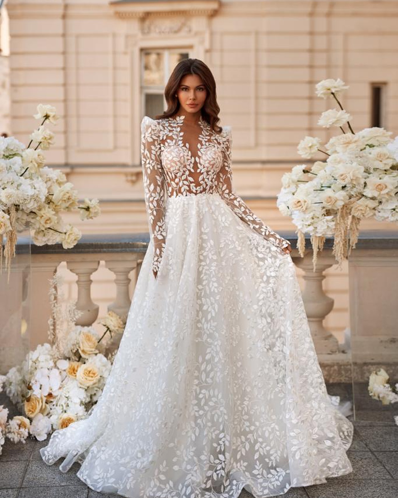 Gorgeous leaf lace dresses bridal gowns 2024 long sleeves boho wedding dress A e backless button robe de mariee