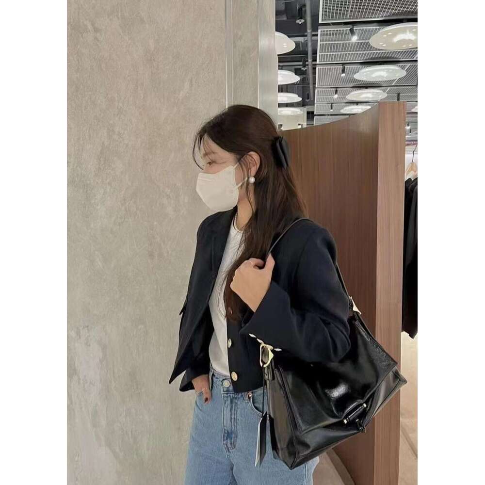 Korean Niche Design Autumn Winter Large-Capacity Commuter Fashion Shoulder Underarm Bag Flip Tote Cowhide Female Purse