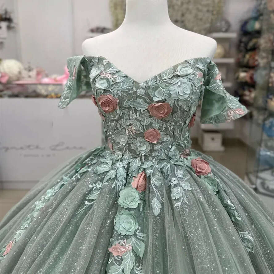 Green Shiny Off The Shoulder Quinceanera Dresses Ball Gown 3D Wers Appliques Lace Tull Sweet 15 Vestidos De XV Anos 0629