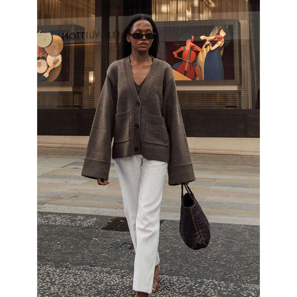 Women Fashion Solid Single Breasted Pockets Cardigan Elegant V-Neck Loose Knitted Sweater 2024 Autumn New Lady Chic Streetwrar