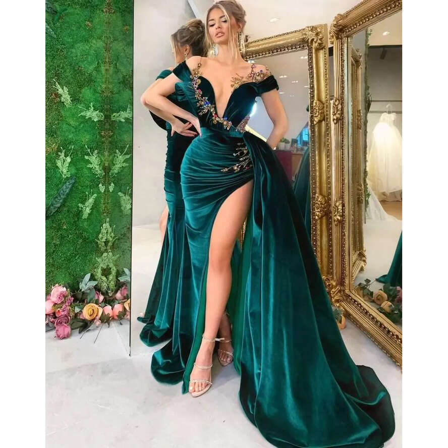 New Bottle Green Illusion Veet Evening Deep V Neck Prom Dresses Crystals Side Split Cap Sleeves Celebrity Women Formal Party Pageant Gowns Bc14269