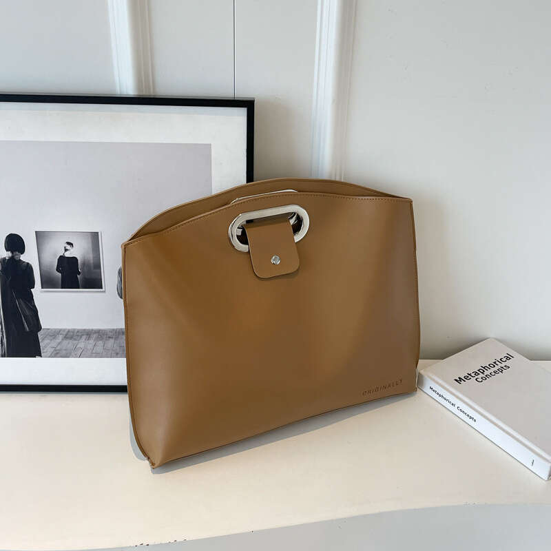 Simple high-end handbag women 2024 new trendy stylish large capacity tote bag for work and commuting, hand-held briefcase