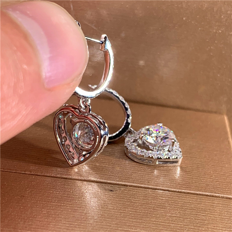 Classic Hollow Heart Shaped Zirconia Earrings Womens Exquisite White Gold Crystal Earrings Designer White Princess Diamond Stud Earrings Wedding Luxur