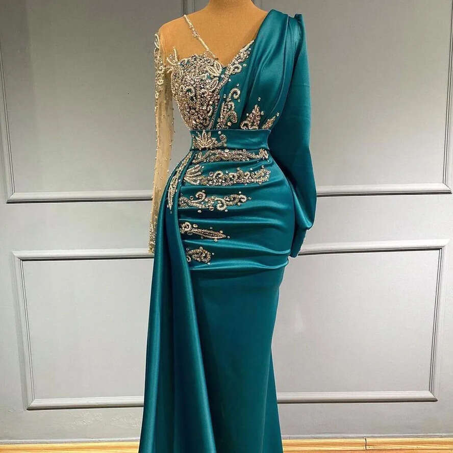 Long Sleeve Prom Evening Dresses 2023 Formal Ocn Wear Gold Appliques Beads Hunter Sheer Neck Arabic Robe De Soriee