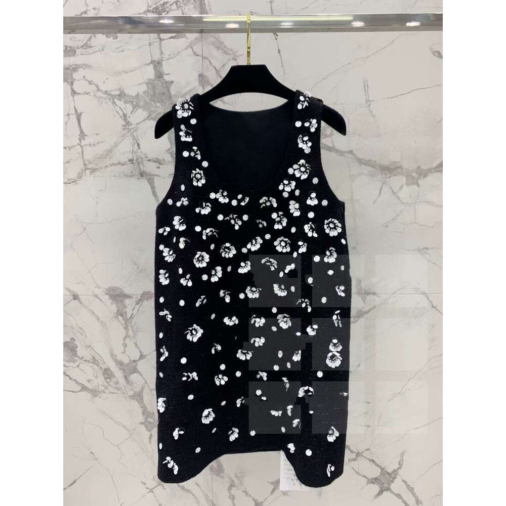 Women 3D Wer Appliques Round Neck Sleeveless Black Woolen Mini Dress