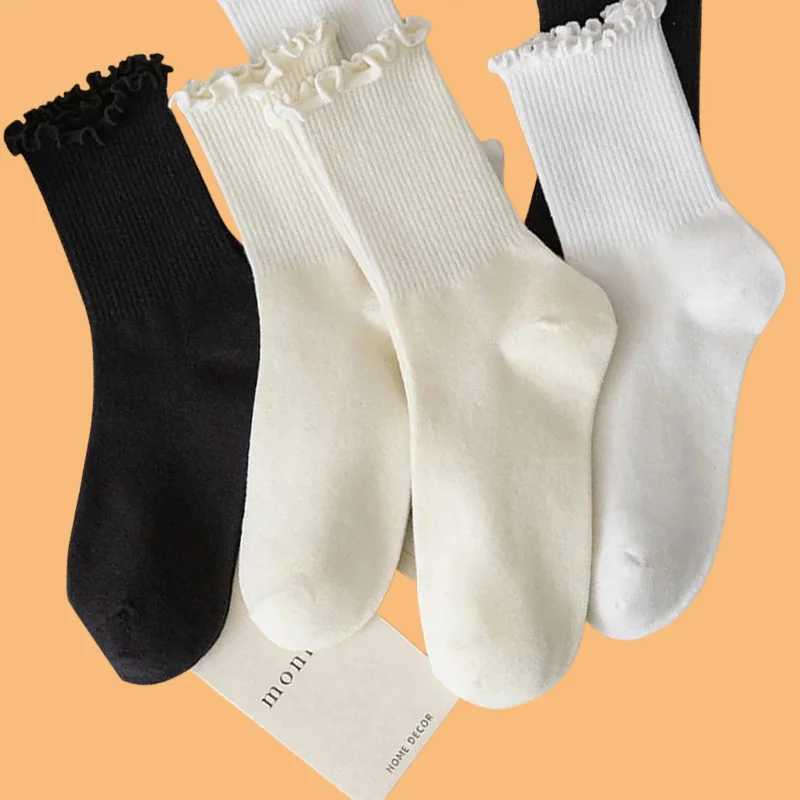 5 pairs of black and white novel and interesting ankle cute pure cotton breathable fashionable crew socks for women with ruffled edges W241028
