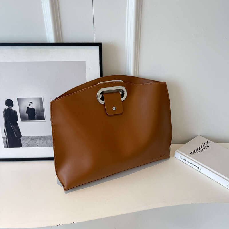 Simple high-end handbag women 2024 new trendy stylish large capacity tote bag for work and commuting, hand-held briefcase
