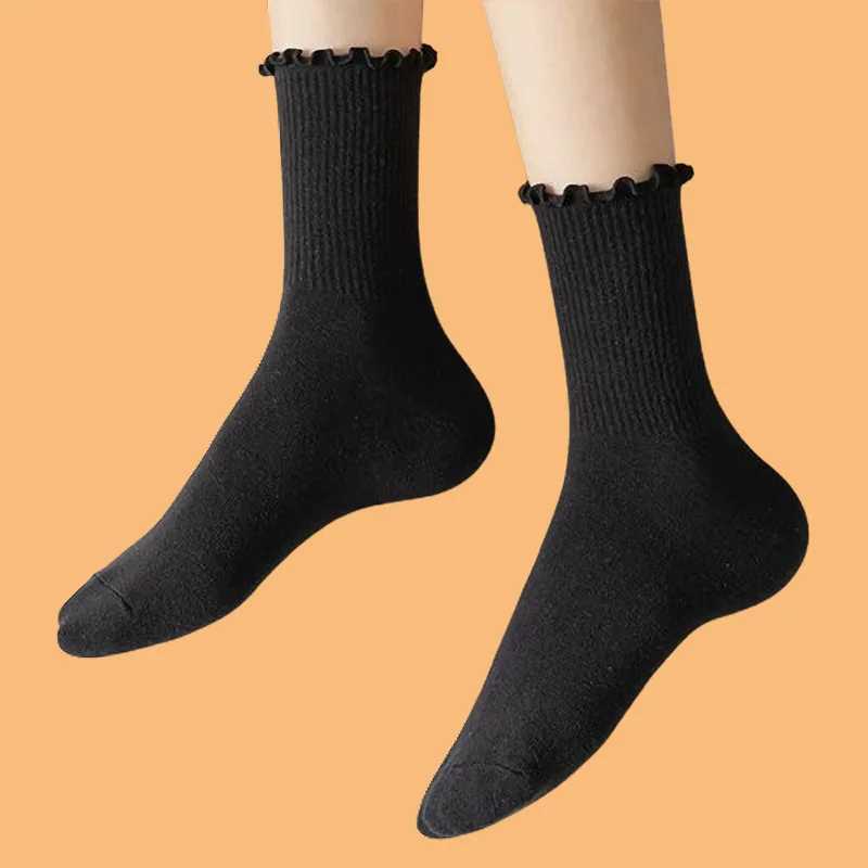 5 pairs of black and white novel and interesting ankle cute pure cotton breathable fashionable crew socks for women with ruffled edges W241028