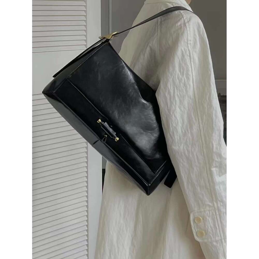 Korean Niche Design Autumn Winter Large-Capacity Commuter Fashion Shoulder Underarm Bag Flip Tote Cowhide Female Purse