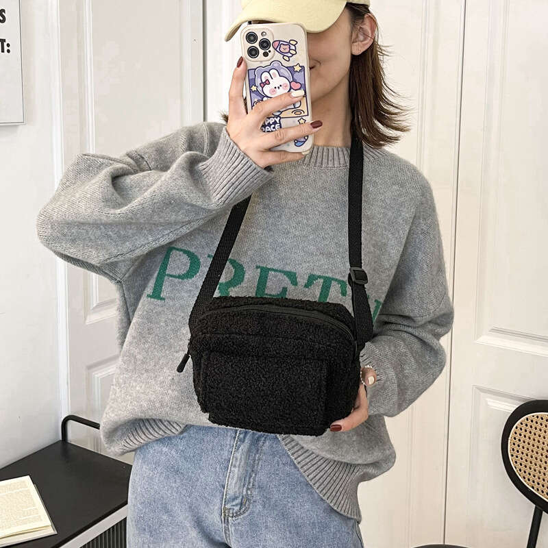 Designer Bag New Plush Fabric Women's Shoulder Crossbody Bag Small Fashion Lambs Wool Fluffy Fur Winter Female Bag Designer Handbags tote bag pur