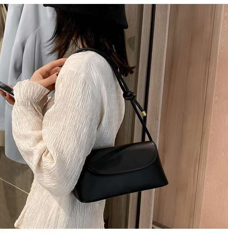 autumn Lady winter new tide net red French one-shoulder Crossbody solid color fashion Underarm Pu Leather small square bag