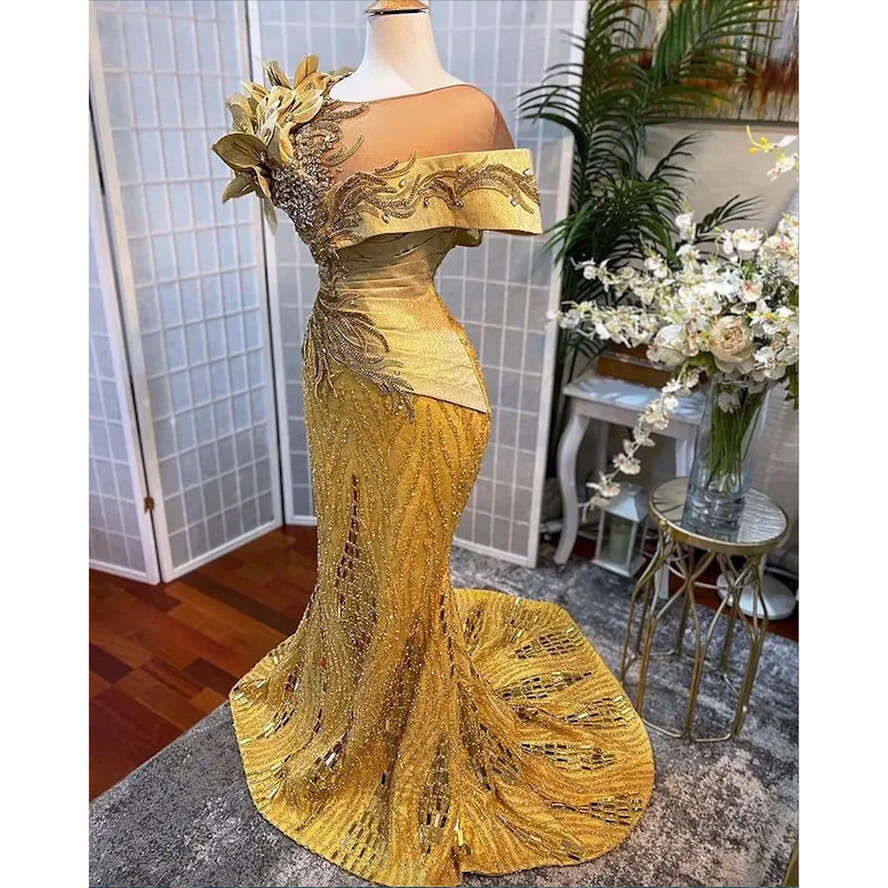 Size Plus Arabic Aso Ebi Gold Urious Sparkly Prom Dresses Beaded Crystals Stylish Evening Formal Party Second Reception Gowns Dress