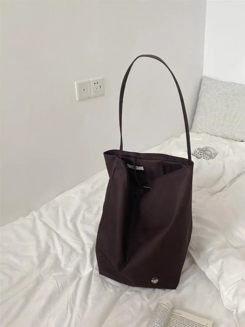 SEMALAYA Niche fashion nylon bucket bag large capacity tote shoulder handbag highend 241021
