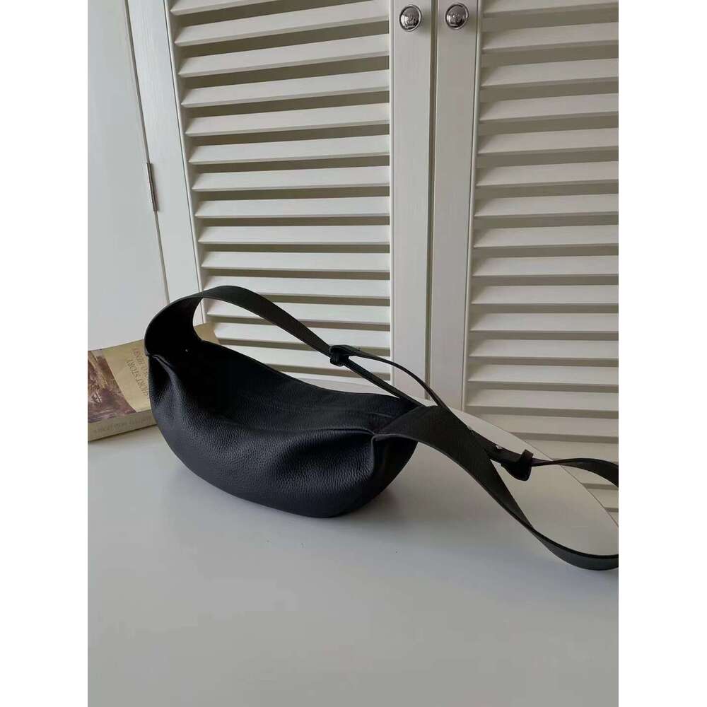 Retro Classic Black Chest Bag Comfortable Wide Shoulder Strap Diagonal Hobos Woman All-Match Dumpg Casual Purse