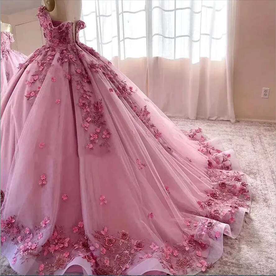 Pink Pretty Wers Lace Beaded Quinceanera Dresses Off The Shoulder Princess Ball Gown Prom Evening Puffy Long Train Sweet 15 16 Dress For Girls Formal 