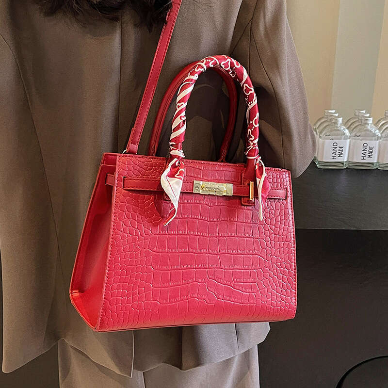Wedding large capacity female niche available for daily use, envelope, mother, red wedding special women's bag, bride's shoulder bag