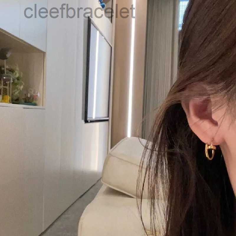 Black Friday Designer New Designer Classic 925 Sterling Silver Nail Stud Earrings Womens Temperament Light Luxury Fashion Brand Party Premium Jewelry