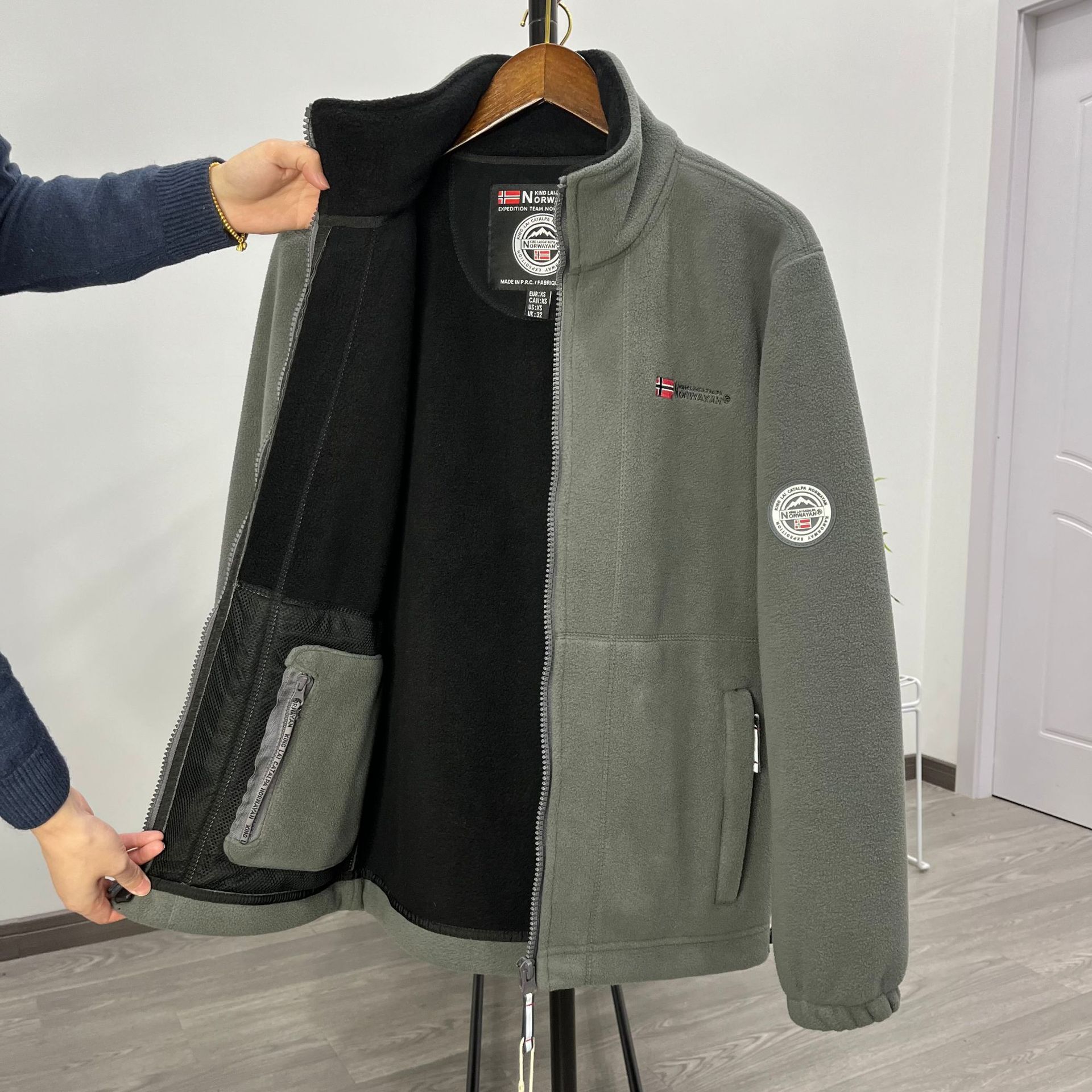 2024 New Designer Norwegian Plush Warm Wool Jacket Double Layer Cotton Thick Jacket Anti Cold Stand Collar Multi Pocket Large