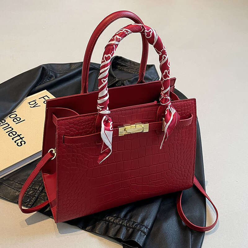 Wedding large capacity female niche available for daily use, envelope, mother, red wedding special women's bag, bride's shoulder bag