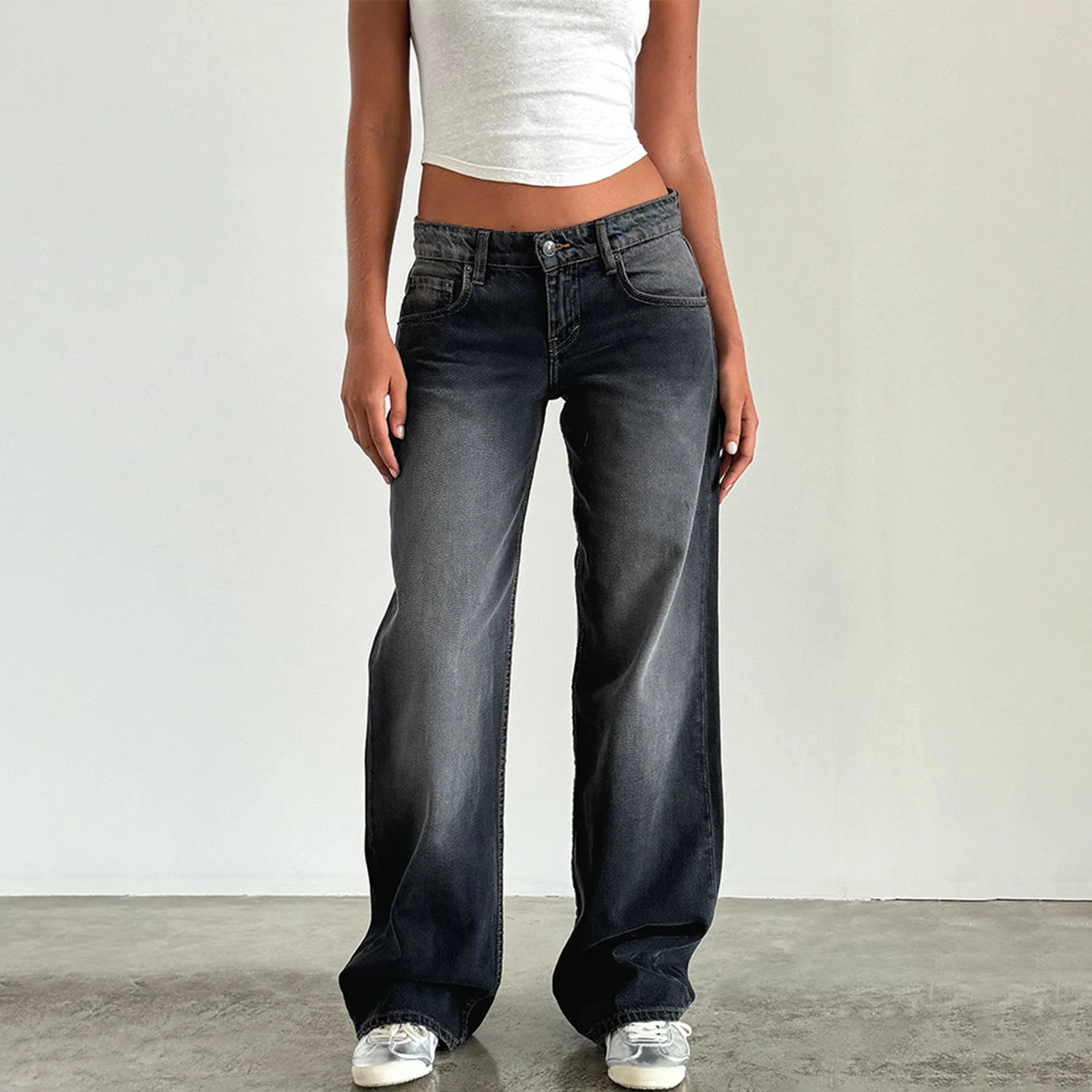 Womens casual low rise jeans fashionable loose straight leg denim pants with pockets summer and spring 241028