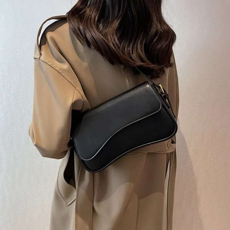 Vintage Leather Crossbody Bags for Women 2025 Designer Female Small Flap Shoulder Underarm Bag Armpit Handbags and Purses