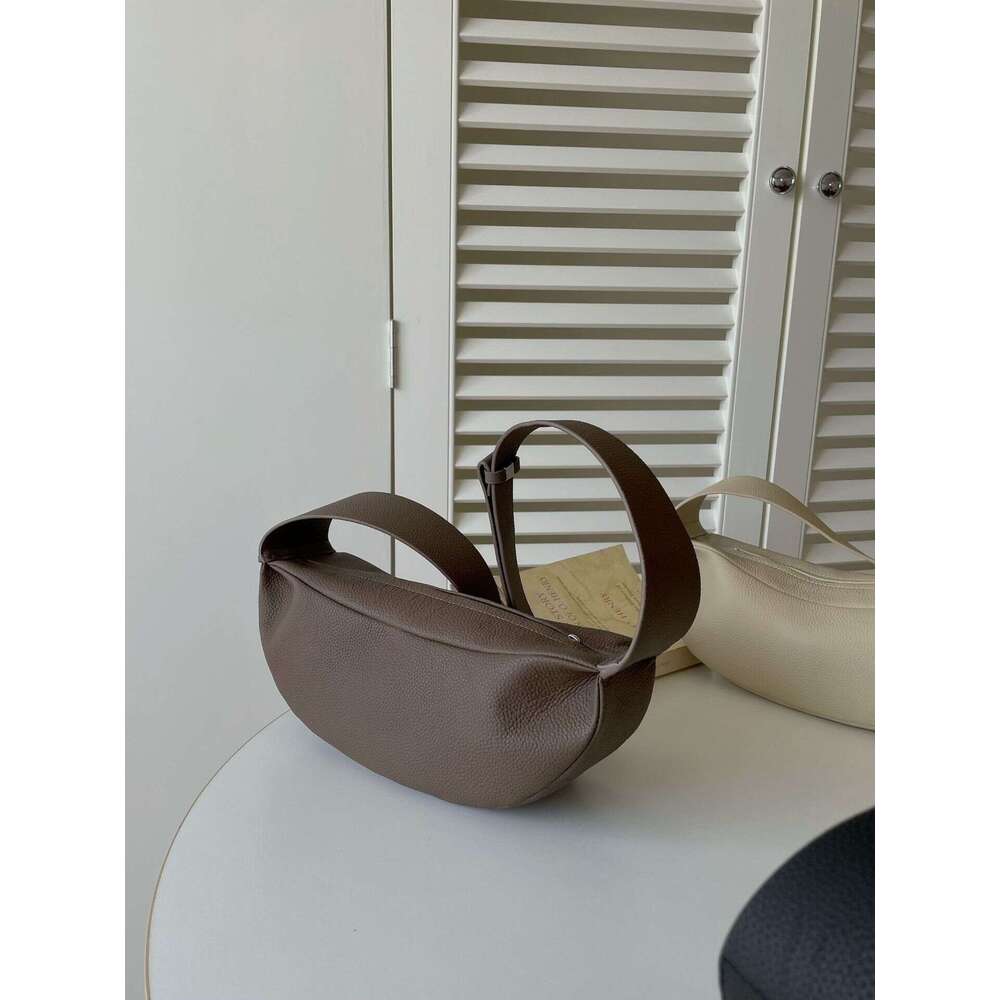 Retro Classic Black Chest Bag Comfortable Wide Shoulder Strap Diagonal Hobos Woman All-Match Dumpg Casual Purse