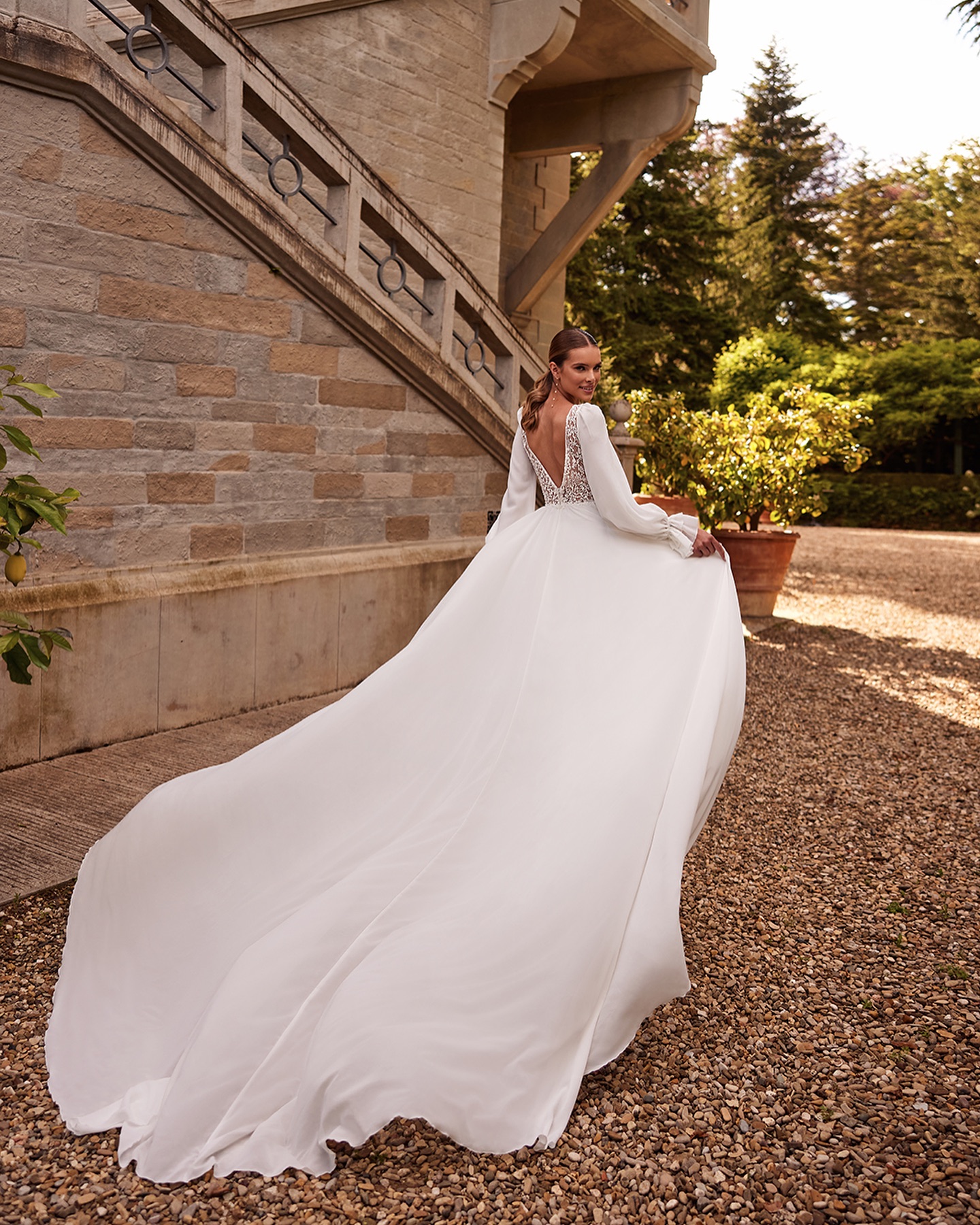 Classic chiffon dresses bridal gowns 2024 v neck long sleeves wedding dress A e lace bodice backless robe de mariee