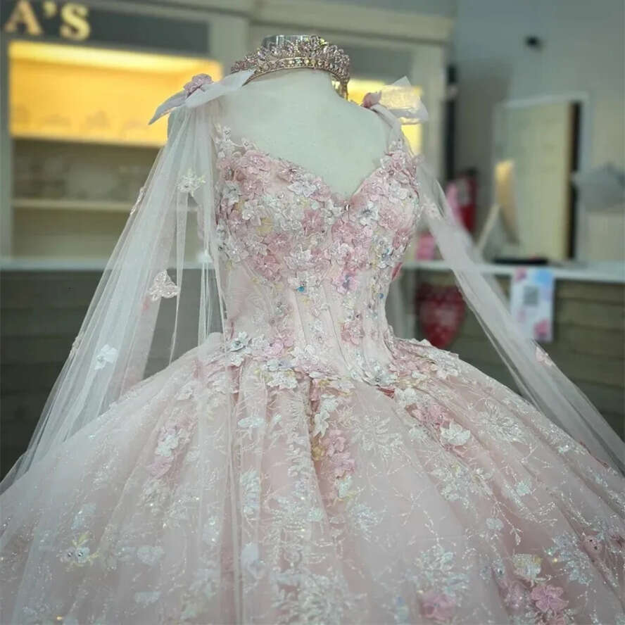 Pink Princess Sweetheart Ball Gown Quinceanera Dress With Cape Beaded Appliques 3Dwer Tull Party Gowns Vestidos De 15 Anos 0431