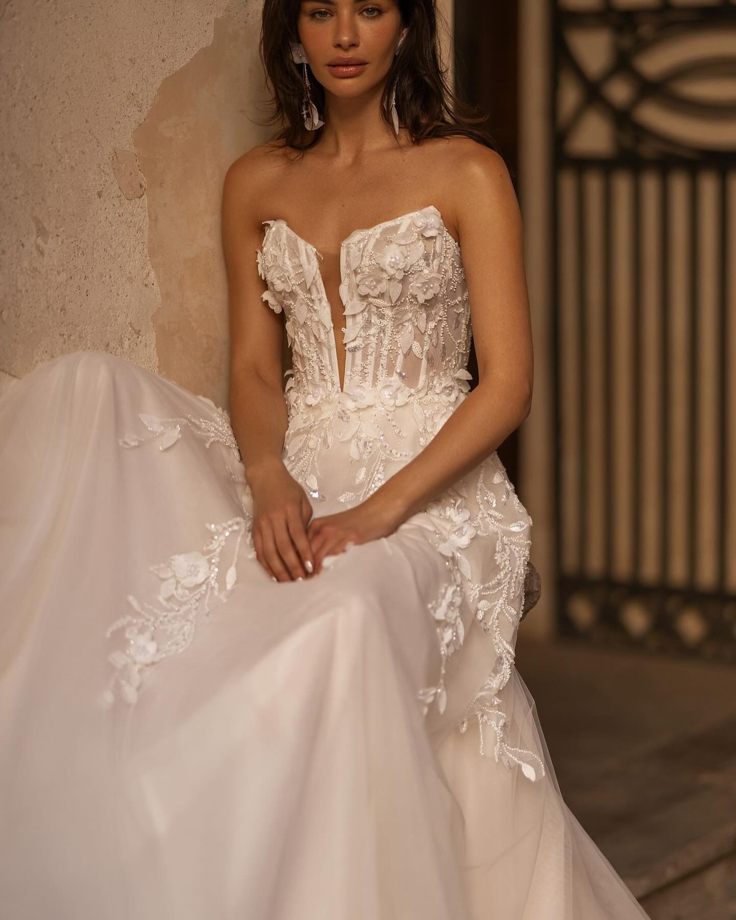 Gorgeous appliqued dresses bridal gowns 2024 sheer sweetheart wedding dress A e beading lace backless robe de mariee
