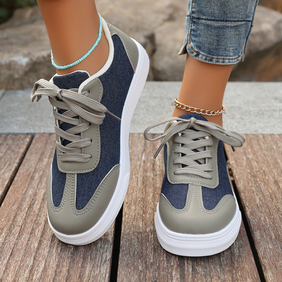 Canvas flat white shoes for women 2024 autumn new large round toe lace up sports and leisure shoes