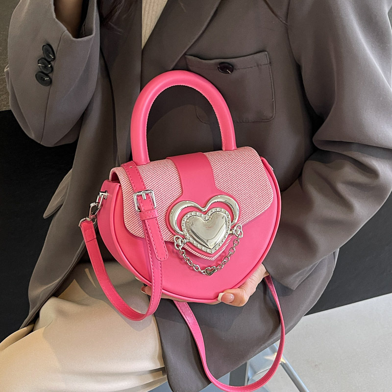 Pink girl heart-shaped handbag 2025 designer's new trendy fashion shoulder bag diagonal cross bag