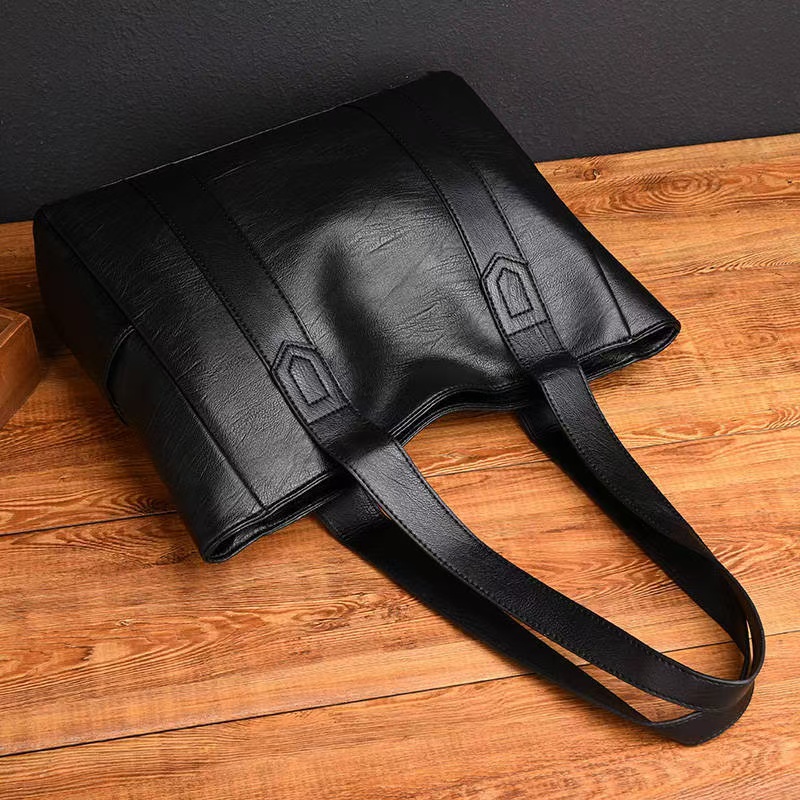 Vintage large capacity designer handbag, retro vegetarian shoulder bag, women's commuting casual handbag