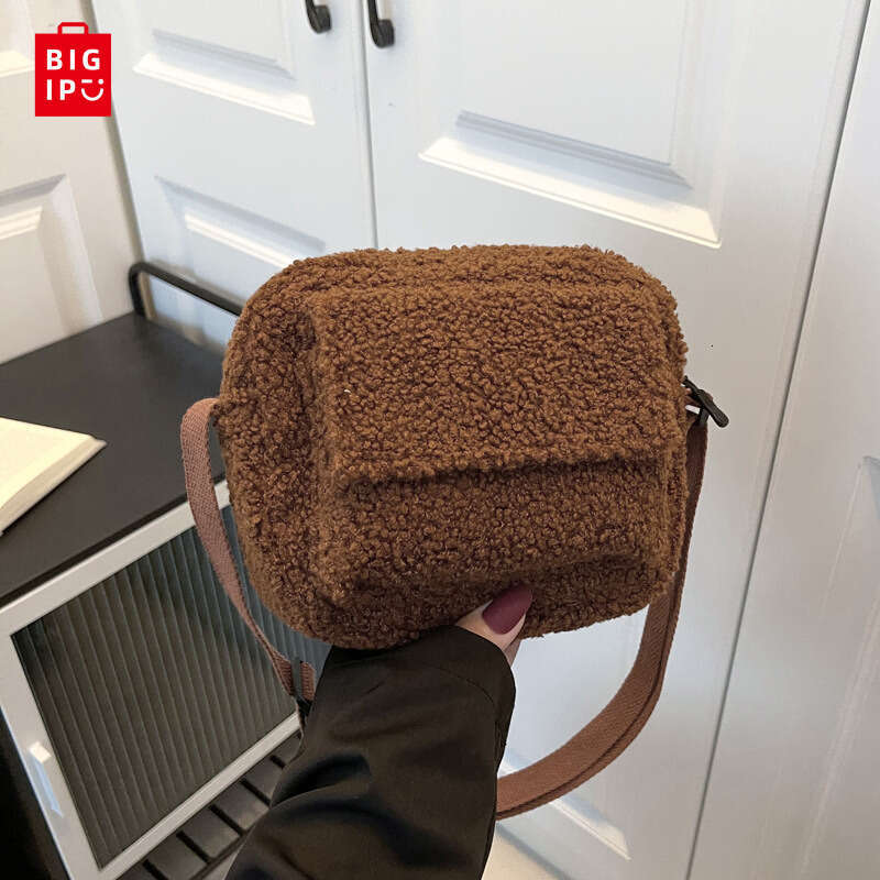 Designer Bag New Plush Fabric Women's Shoulder Crossbody Bag Small Fashion Lambs Wool Fluffy Fur Winter Female Bag Designer Handbags tote bag pur