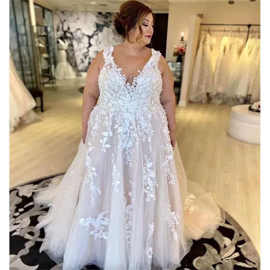 Plus Size Wedding Dresses Bridal Gown With 3D Ral Lace Applique V Neck Sweep Train Tulle Custom Made Covered Buttons Back Vestido De Novia 0509