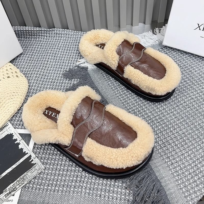 Wearing Thick soled Baotou Slippers for Autumn/Winter 2024 New Designer Women's Sheep Wool Velvet Lazy Shoes Casual Cotton Shoes