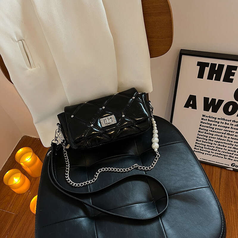 Handheld Pearl Fragrant Style for Women 2024 Summer New Ins Fashion Diamond Grid Chain Small Square Crossbody Bag