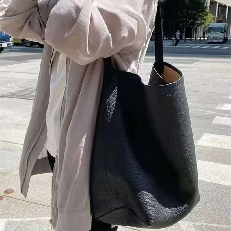 Large 2025 Capacity Soft Bucket Genuine Leather Litchi Pattern Tote New One Shoulder Bag for Classroom