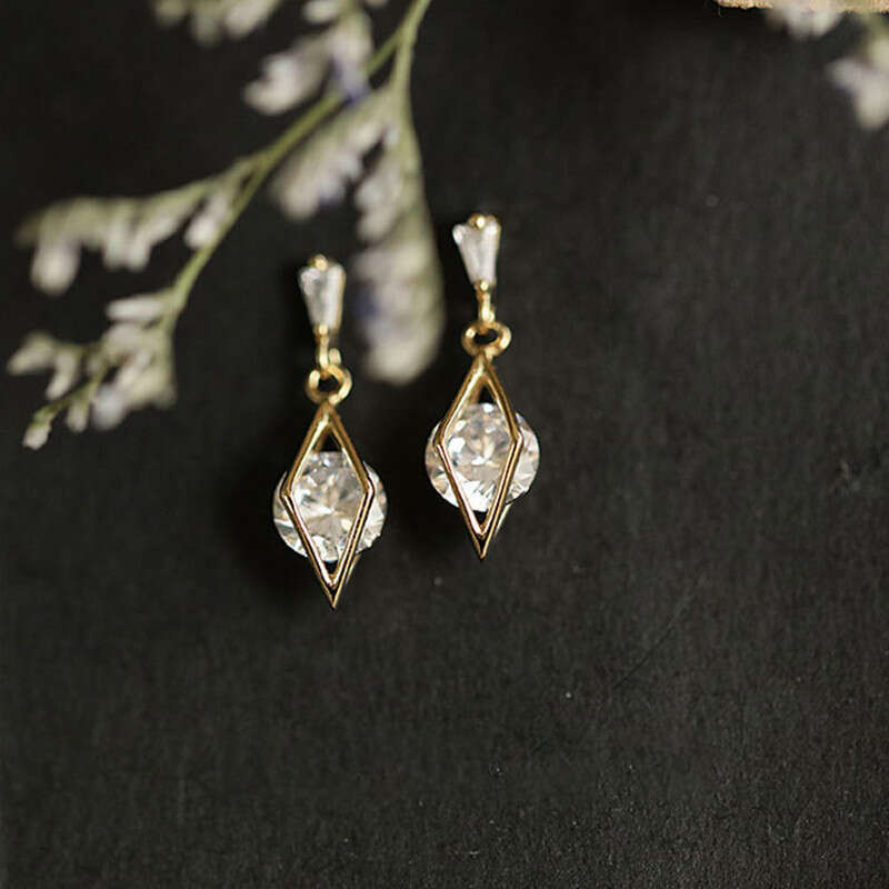 Sterg Sier Korean Dia Hollow Stud Earrings Women Crystal Tassels Light Sexy Party Jewelry Gift