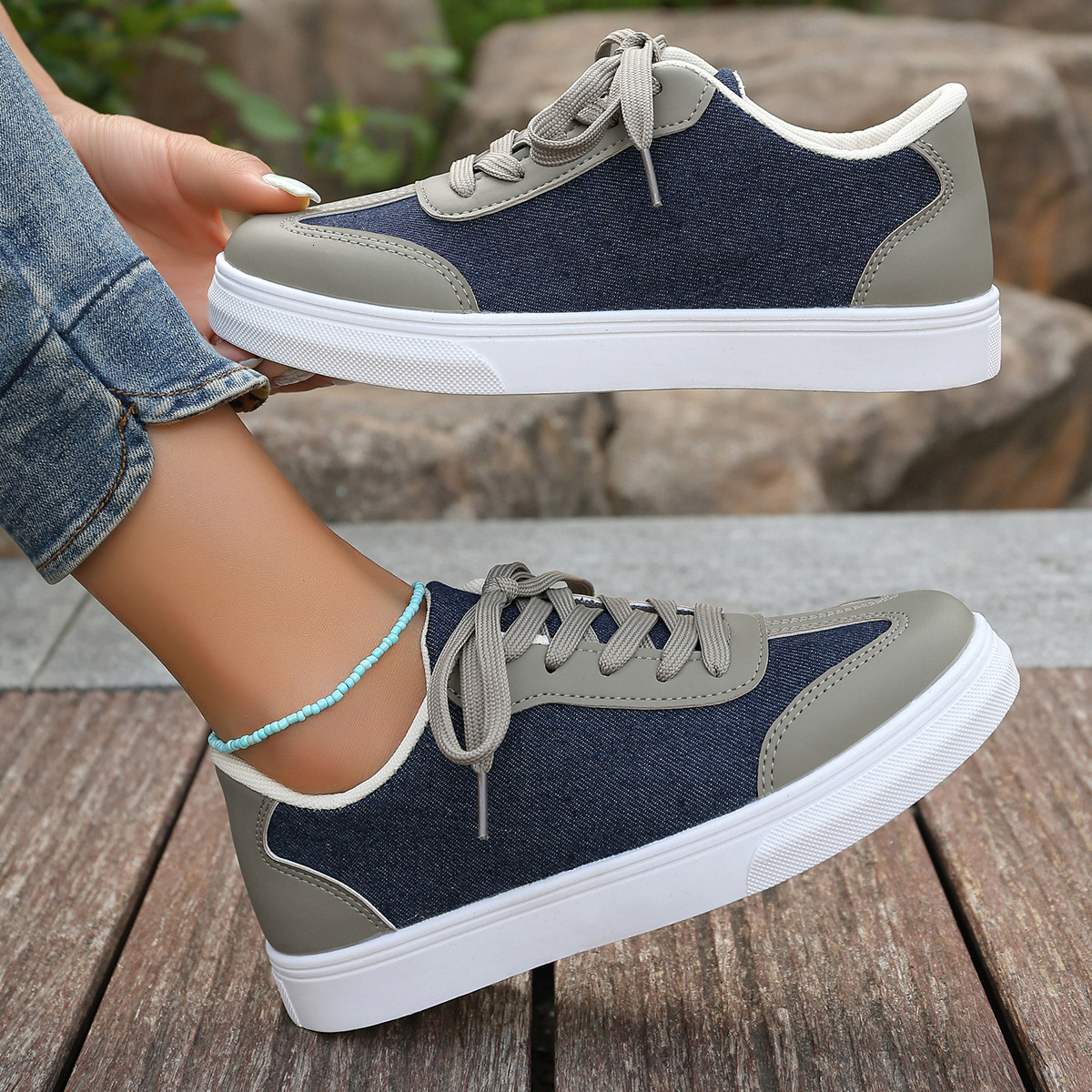 Canvas flat white shoes for women 2024 autumn new large round toe lace up sports and leisure shoes