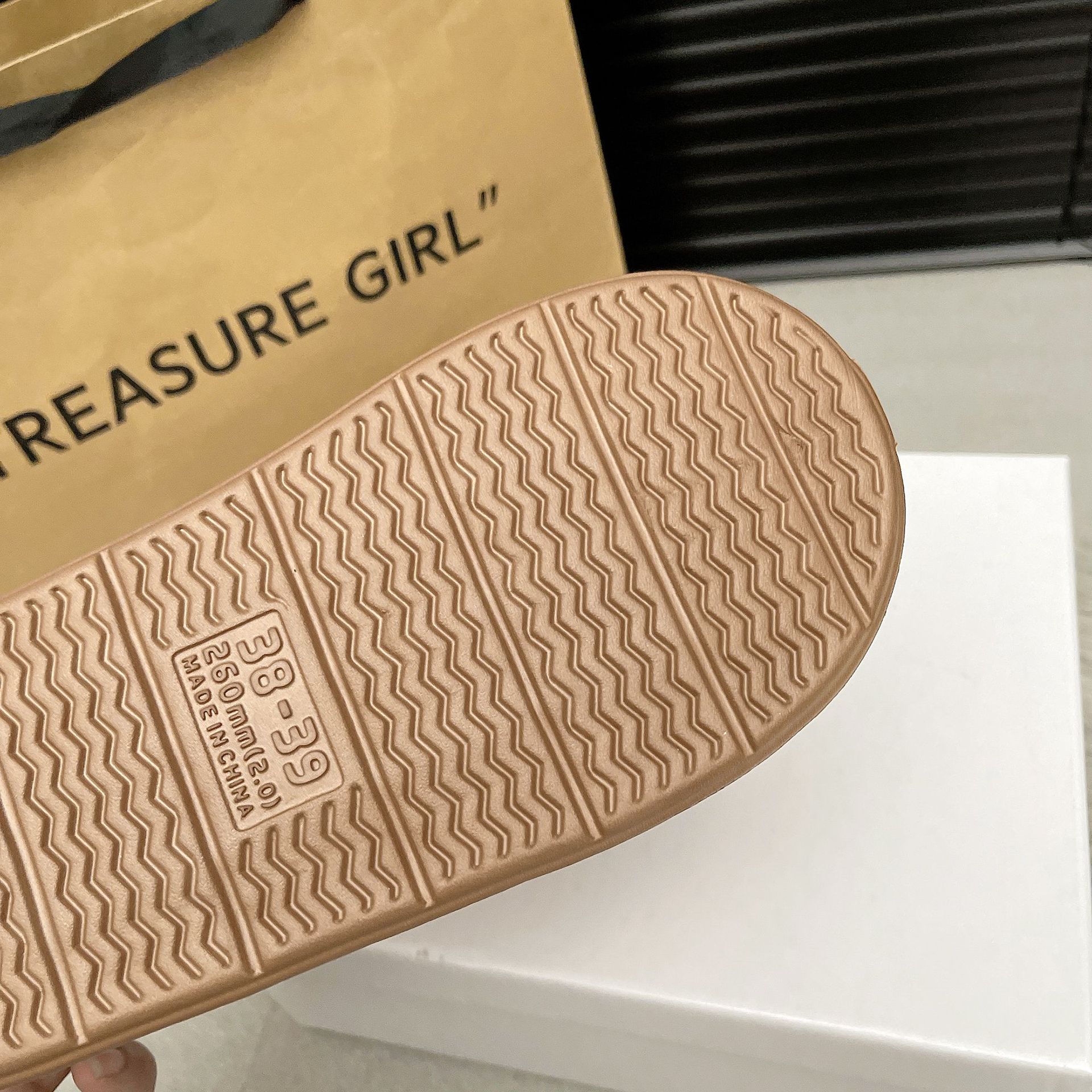 2025 free shipping designer shoes mens flat sandals for women fury winter cotton brown warm thick soled plush slippers sliders slide